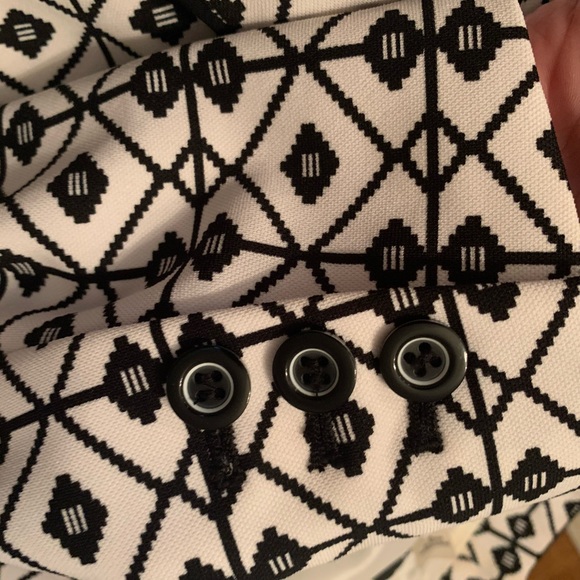 Black and white fitted blazer. Single button with asymmetrical hem. Medium. - Picture 3 of 9